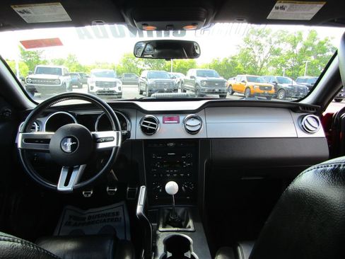 Used 2006 Ford Mustang GT RWD image 3
