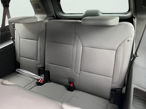 New 2026 Chevrolet Suburban LT w/ LPO, Chrome Package RWD image 31