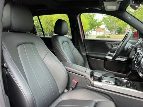 Used 2020 Mercedes-Benz GLB 250 4MATIC w/ Premium Package image 24