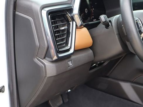 Used 2023 GMC Canyon AT4 w/ Canyon Safety Plus Package AWD/4WD image 23