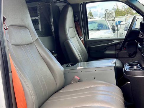 Used 2013 Chevrolet Express 2500 RWD image 15