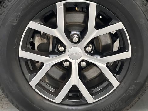 Used 2024 Jeep Grand Cherokee L Limited w/ Luxury Tech Group II image 82