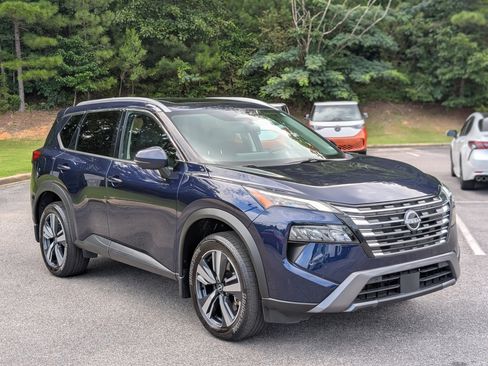 Used 2025 Nissan Rogue SL w/ Tech Package AWD/4WD image 11