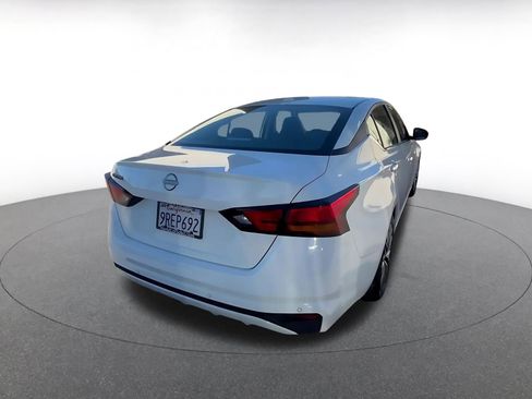 Used 2025 Nissan Altima 2.5 SV image 14