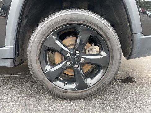 Certified 2023 Jeep Grand Cherokee L Laredo image 6