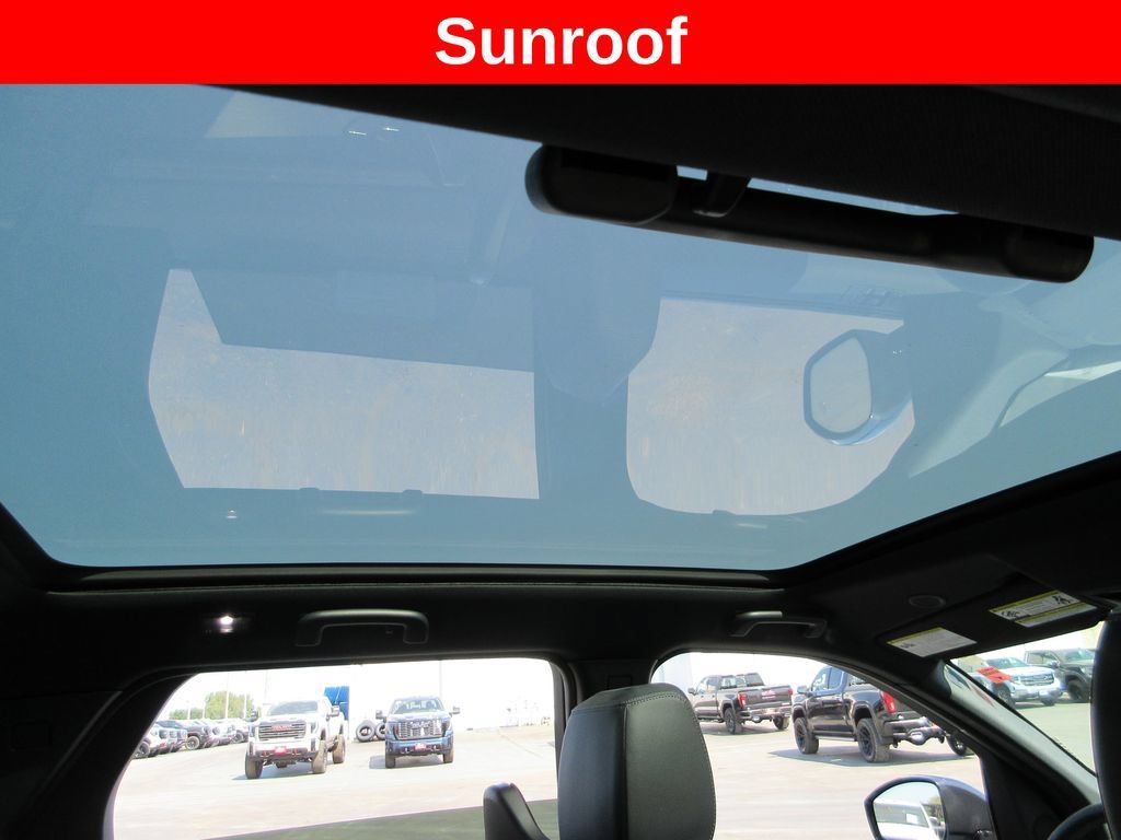 Used 2025 Land Rover Discovery Sport Dynamic SE AWD/4WD image 15