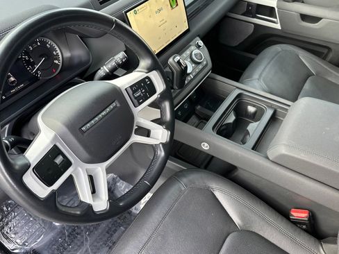 Used 2023 Land Rover Defender 130 SE image 5