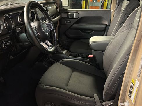 Used 2020 Jeep Gladiator Overland image 25