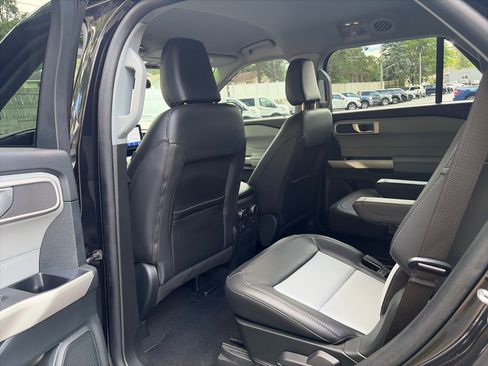 Used 2023 Ford Explorer XLT w/ Equipment Group 202A AWD/4WD image 10