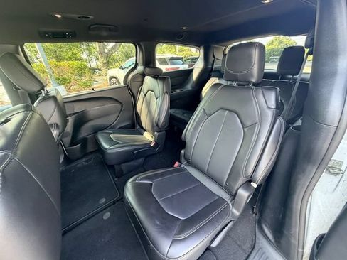 Used 2026 Chrysler Pacifica Select FWD image 11