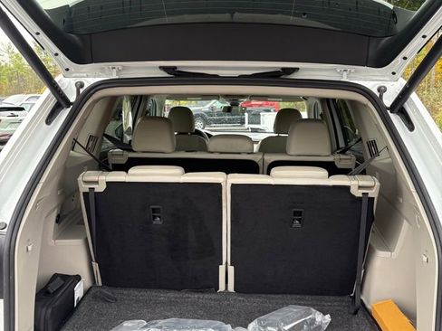 Used 2025 Volkswagen Atlas SEL Premium R-Line image 5