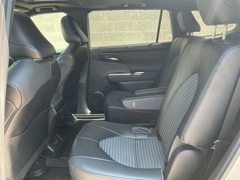 Used 2021 Toyota Highlander XSE AWD/4WD image 27