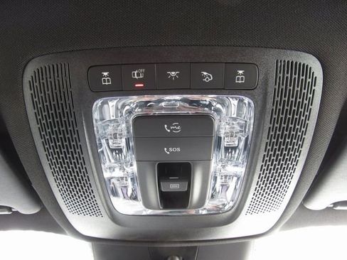 Used 2025 Mercedes-Benz GLB 250 4MATIC image 29