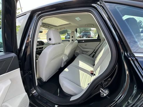 Used 2022 Volkswagen Jetta SE FWD image 18