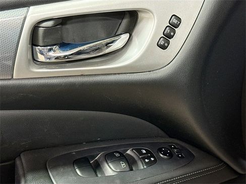 Used 2020 Nissan Pathfinder SL image 20