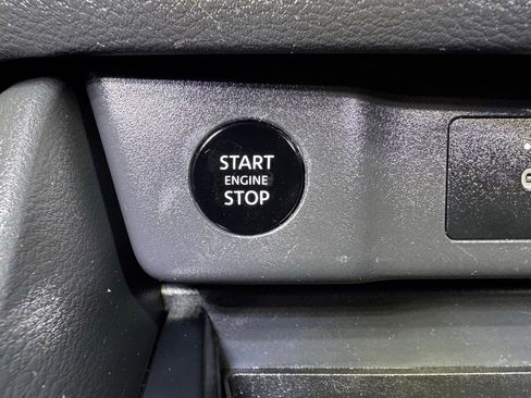 Used 2024 Nissan Rogue SV AWD/4WD image 27