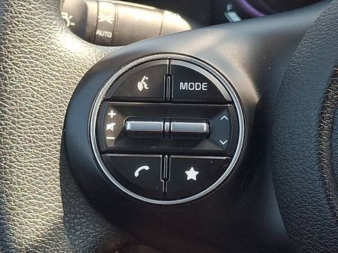 Used 2025 Kia Soul LX w/ LX Technology Package FWD image 20