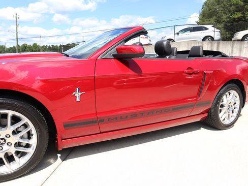 Used 2013 Ford Mustang Premium image 28