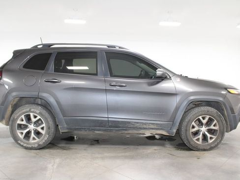 Used 2017 Jeep Cherokee Trailhawk w/ Comfort/Convenience Group image 11