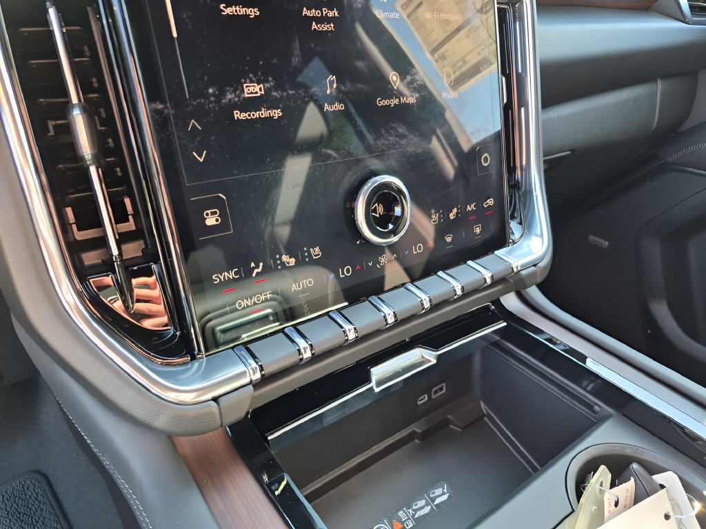 New 2026 GMC Yukon Denali w/ Denali Reserve Package AWD/4WD image 24