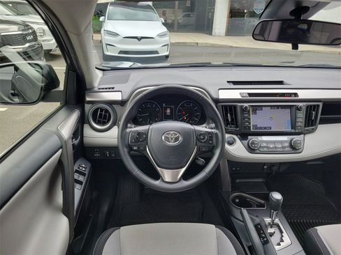 Used 2018 Toyota RAV4 XLE image 41