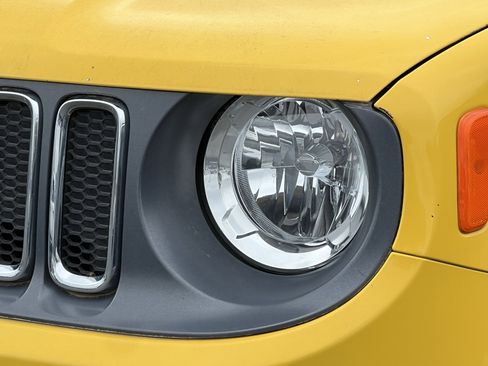 Used 2016 Jeep Renegade Latitude AWD/4WD image 7
