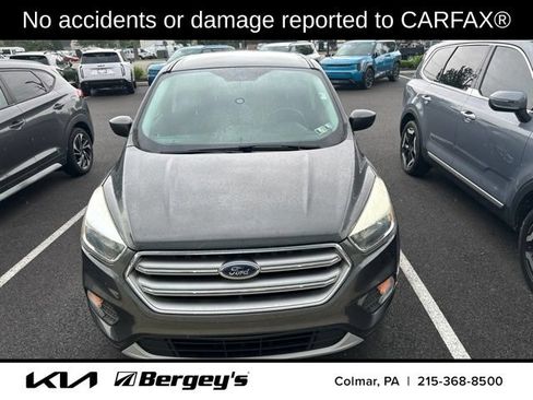 Used 2017 Ford Escape SE FWD image 2