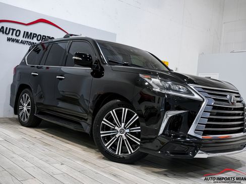 Used 2021 Lexus LX 570 4WD w/ Luxury Package image 29