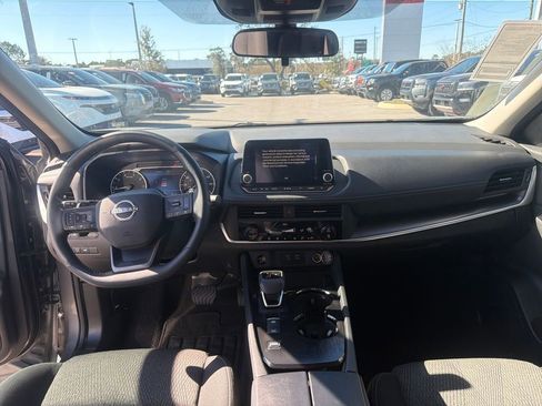 Certified 2025 Nissan Rogue SV image 24