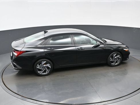 Used 2025 Hyundai Elantra SEL w/ Cargo Package FWD image 38
