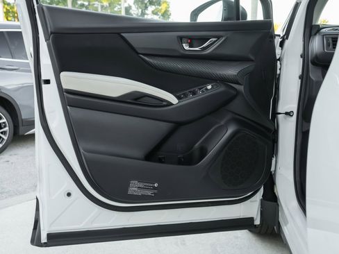 Used 2024 Subaru Ascent Premium w/ Convenience Package image 29