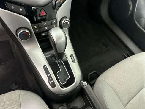 Used 2014 Chevrolet Cruze LT image 20