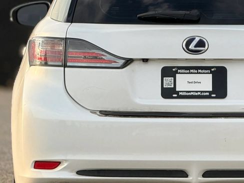 Used 2013 Lexus CT 200h w/ Premium Pkg w/Backup Camera FWD image 13