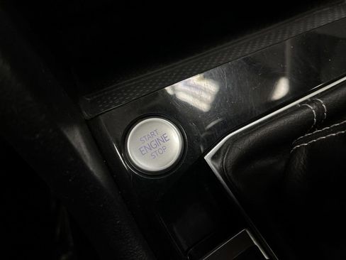 Used 2023 Volkswagen Taos SE w/ Black Wheel Package image 21