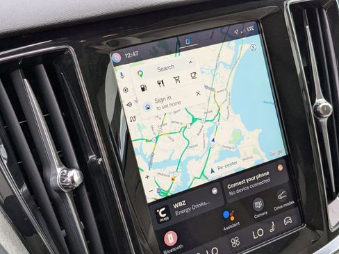 Used 2025 Volvo V60 B5 Cross Country Plus image 21