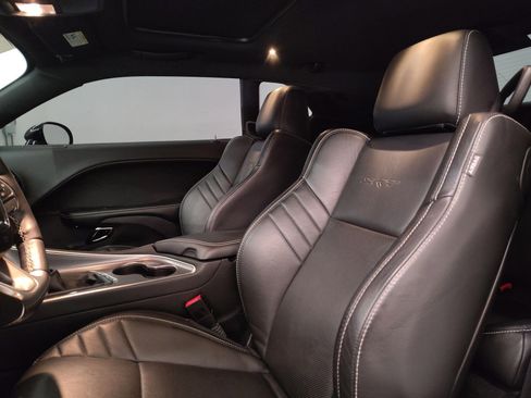 Used 2016 Dodge Challenger SRT Hellcat image 21