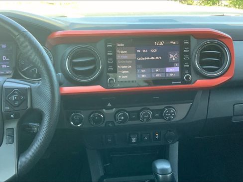 Used 2020 Toyota Tacoma TRD Off-Road AWD/4WD image 7