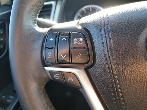 Used 2016 Toyota Highlander Limited image 12