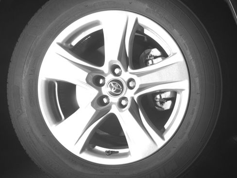 Used 2025 Toyota Highlander LE FWD image 13