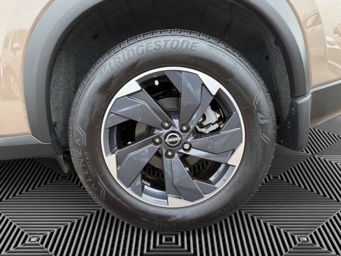 Used 2025 Nissan Rogue SV FWD image 9