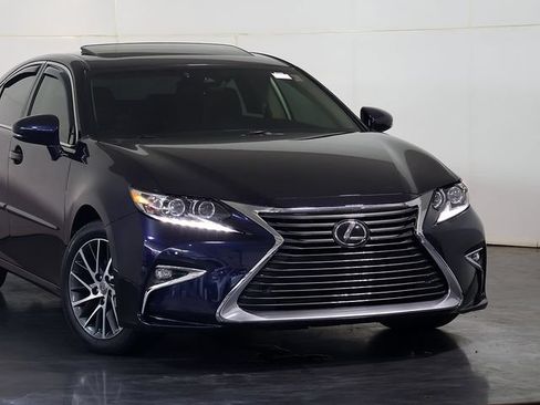 Used 2017 Lexus ES 350 w/ Luxury Package FWD image 6