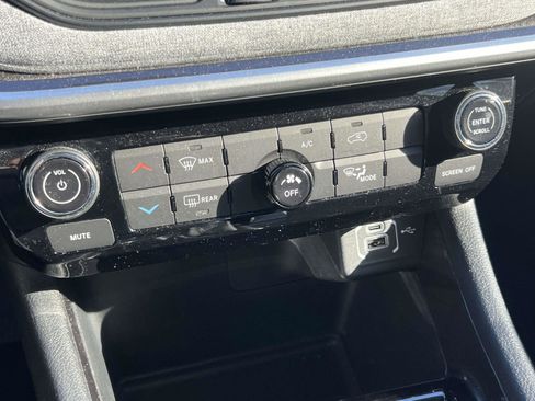 Used 2022 Jeep Compass Latitude image 16