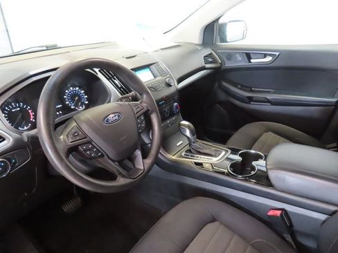 Used 2018 Ford Edge SE FWD image 4