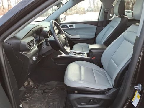 Used 2021 Ford Explorer XLT w/ Equipment Group 202A image 11
