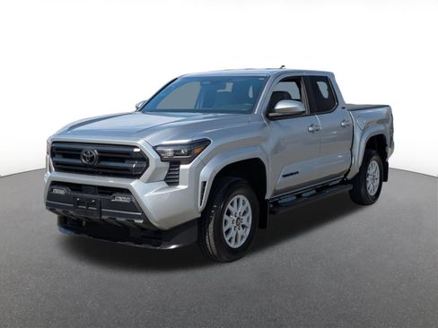 Used 2025 Toyota Tacoma SR5 image 5