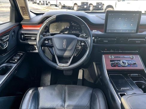 Certified 2022 Lincoln Aviator Reserve w/ Equipment Group 201A image 5