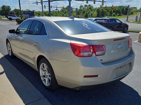 Used 2016 Chevrolet Malibu LT w/ Power Convenience Package FWD image 4