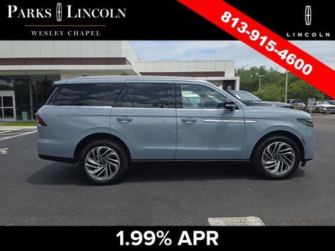 Certified 2025 Lincoln Navigator Reserve AWD/4WD image 3