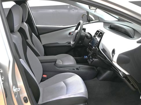 Used 2022 Toyota Prius LE FWD image 30