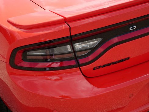 Used 2017 Dodge Charger R/T w/ Plus Group RWD image 17